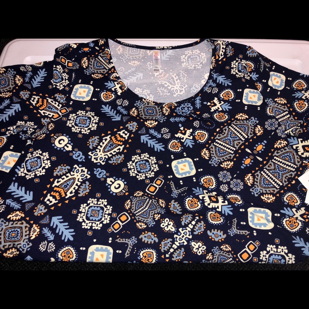 LuLaRoe BNWT Large Perfect T